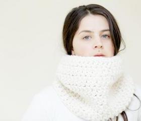Chunky Crochet Cowl in Vanilla Cream